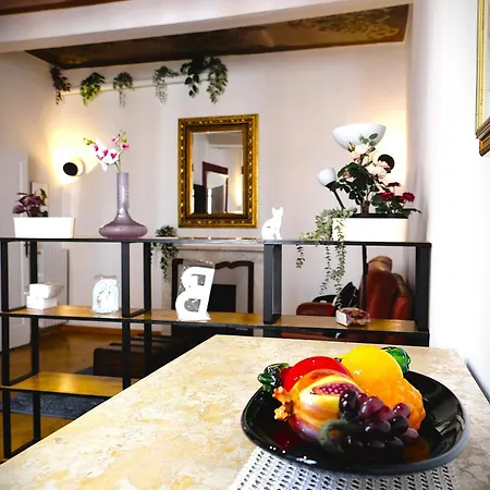 Il Salotto Apartment *